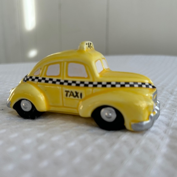 Department 56 “Yellow Taxi Cab” - Picture 2 of 3